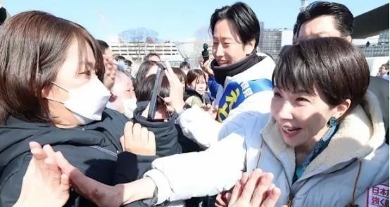 高市早苗突然间发文，宣布一个重大消息，竟然将中国说成“特定国家“！日本首相高市早
