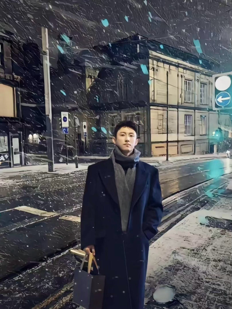 黄景瑜完全韩娱欧巴来的 黄景瑜的帅是那种又硬又苏的帅，五官立挺身材优越，偏偏眼神