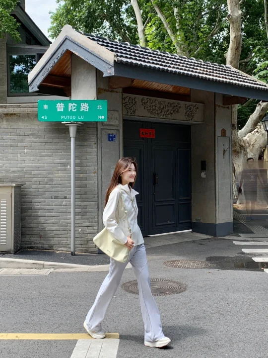 关于我月入5500很会穿这件事……