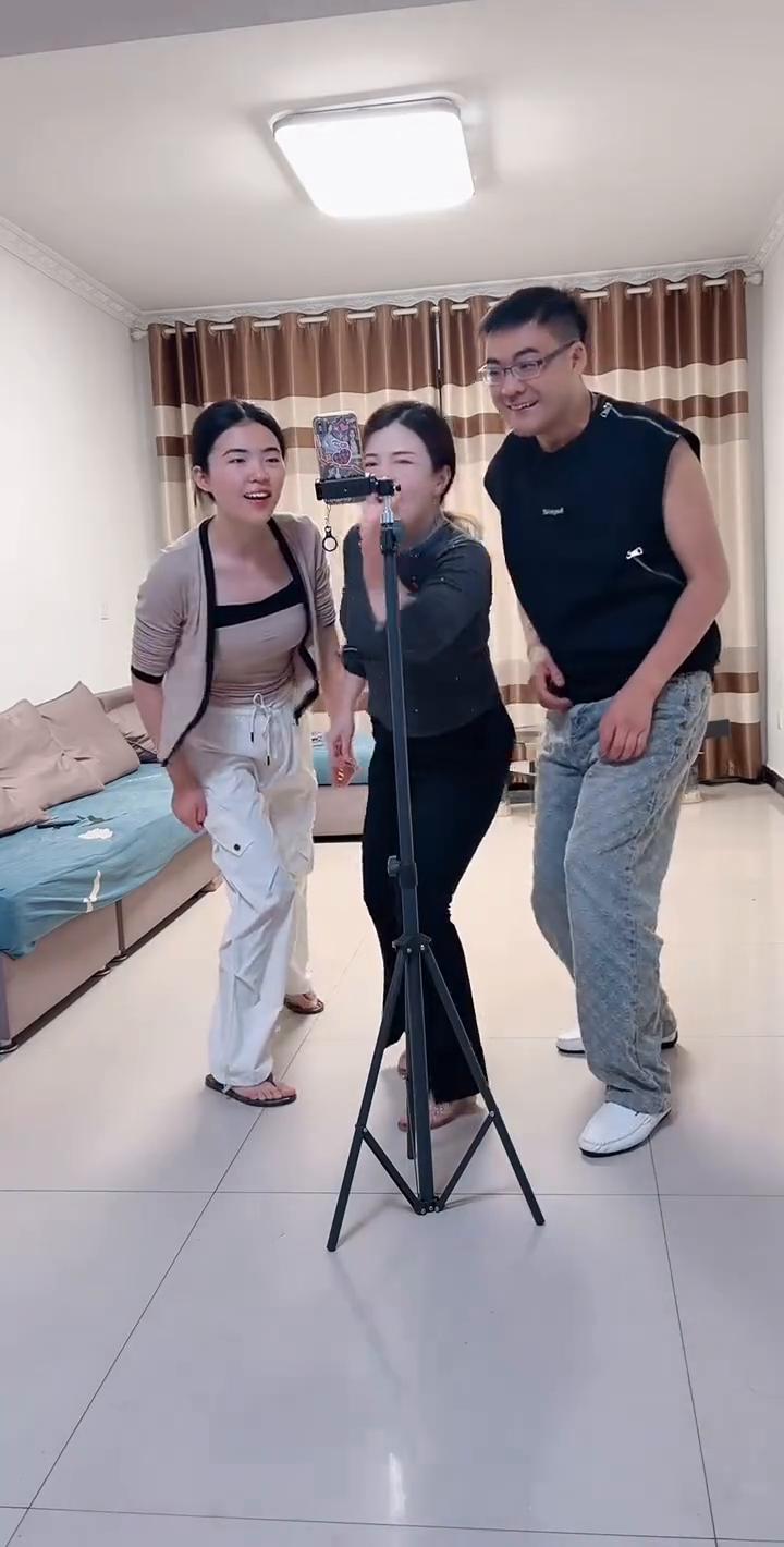 有人。