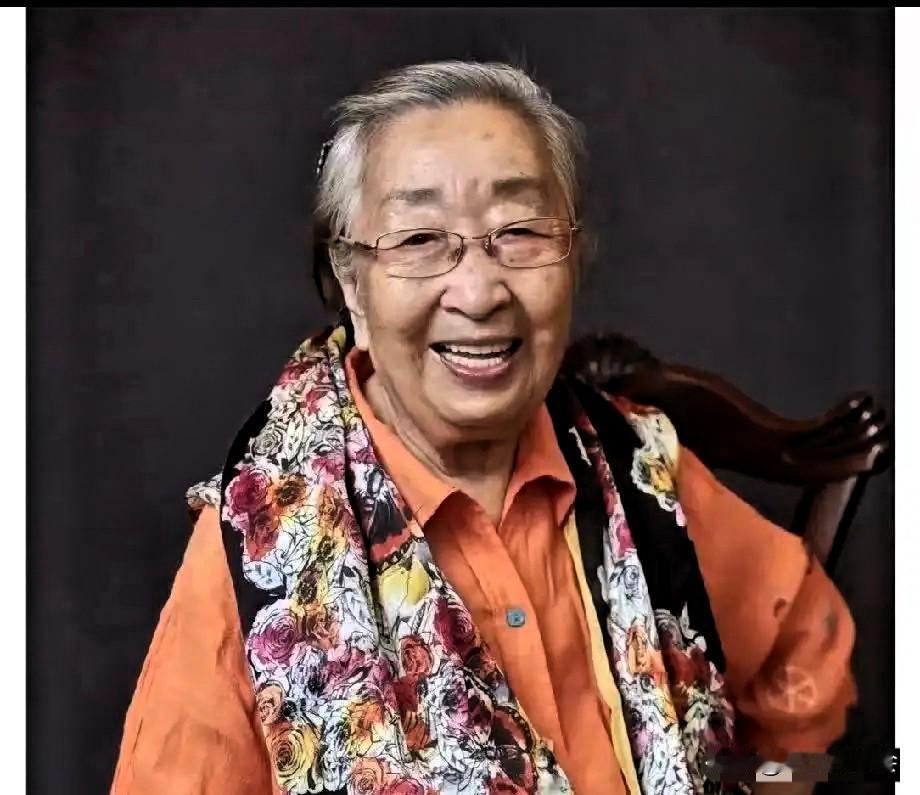 开始有点理解，
什么叫"一个时代在谢幕"了。
​9月24日，游本昌走了。
10月