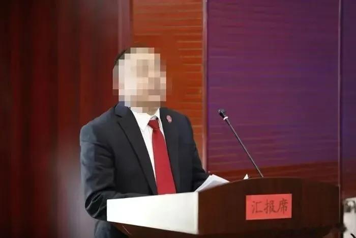 微博知名博主 法官在办公室内猥亵案件当事人，被免职吕梁爆料 中国新闻网 4月30