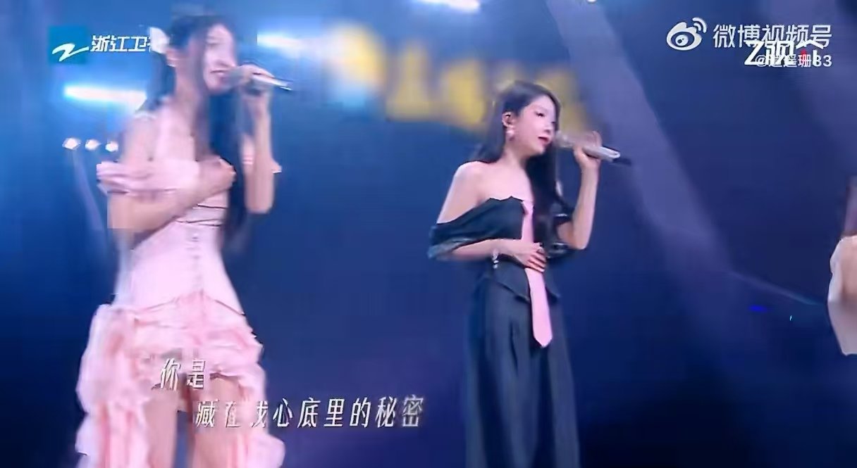 徐怀钰贺敬轩两代甜嗓同台 哇哦！徐怀钰贺敬轩同台，初代偶像的故事感与新生代的清甜