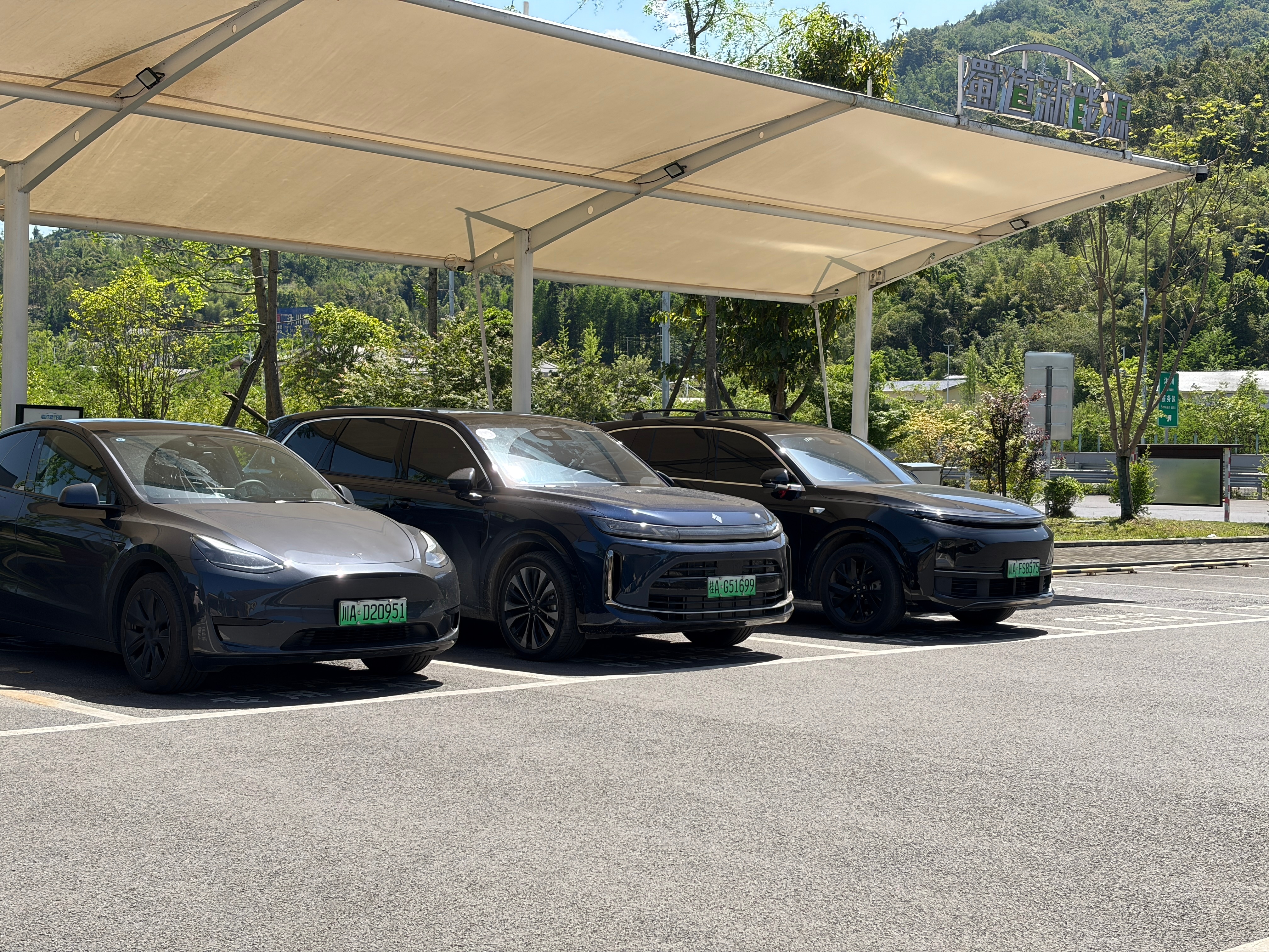 如果华境S最终定价20W的话我觉得这车就夯爆了…这车我开了5天了，越开越喜欢首先