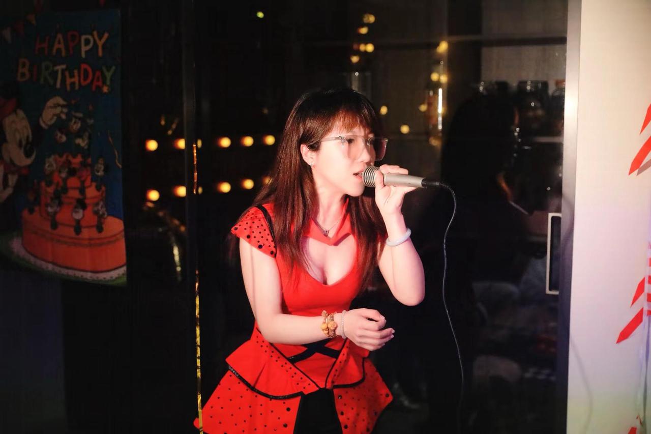 周末失踪人口回归😆 随橙想呢姐妹过生日特意做了马戏团🎪主题的布景，和红桃皇后