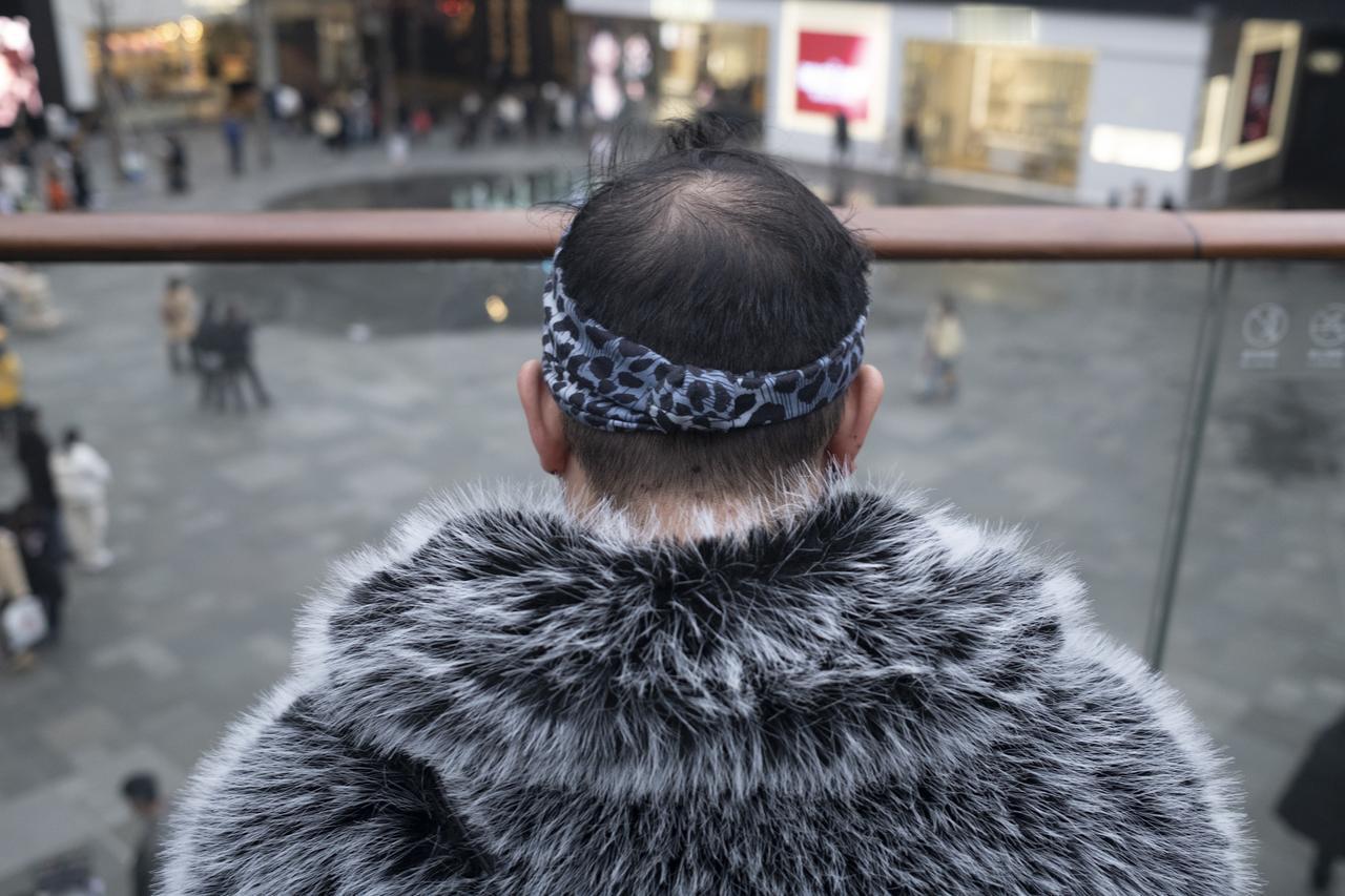 这大哥的装扮您觉得怎么样？