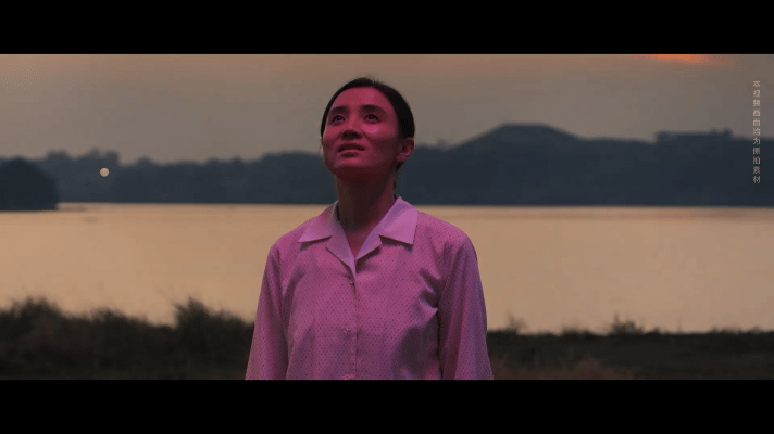 宋佳杀青特辑有电影那味了宋佳的这个杀青特辑真的是有点东西啊！有电影感那味了啊！真