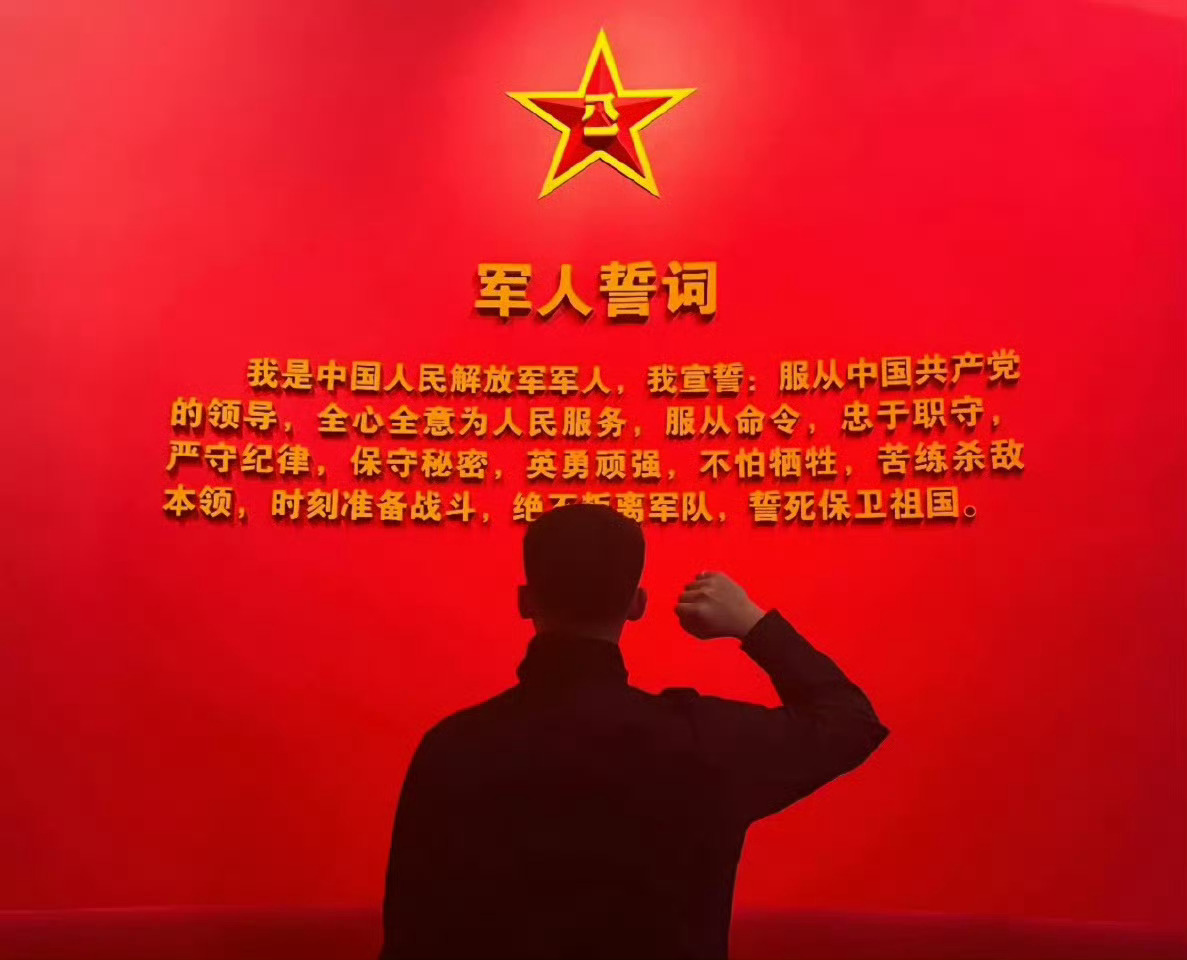 八一建军节战友聚会说句心里话：少喝酒，多聊天。 