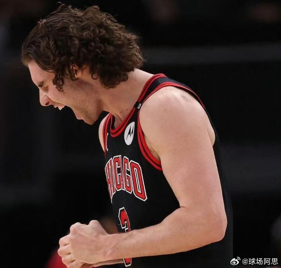 吉迪和公牛达成4年1亿美元续约合同，自由球员市场上又少了一条鱼。 西蒙斯拒绝了唯