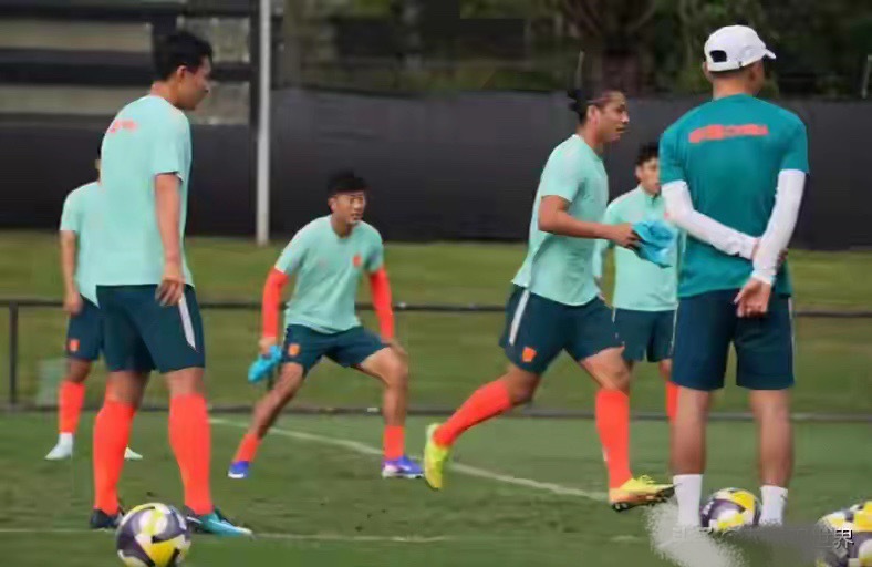 3月31日14:00，国足将在墨尔本对阵喀麦隆，CCTV5全程直播。邵佳一迎来执