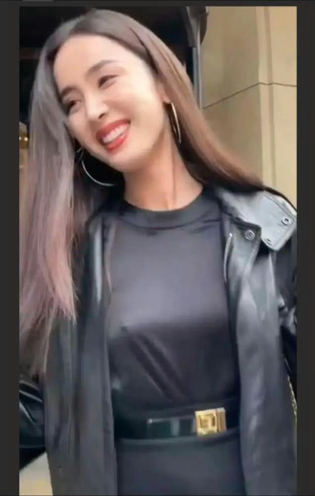 娜扎越来越豪放了这是直接没穿就出来抛头露面了吧 ​​​