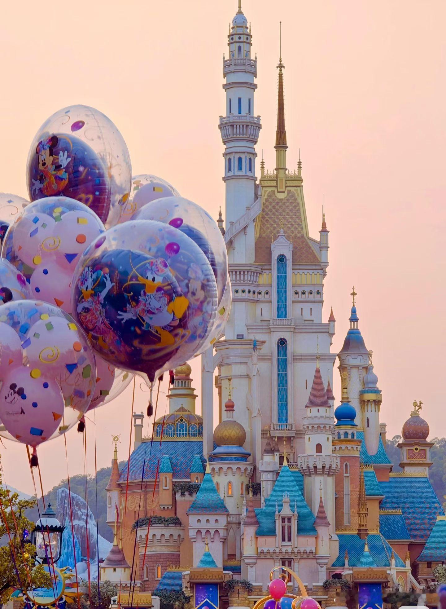 迪士尼真的是好美，何时都美