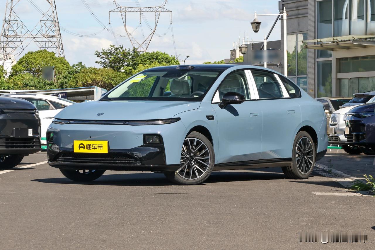 2025广州国际车展640km续航+激光雷达+8295智舱芯片的车型——零跑B0