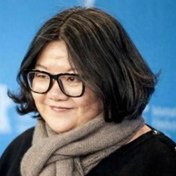 洪晃一句话戳破“假贵族”伪装
洪晃最近在播客怼：田朴珺、杨澜的“贵族梦”，不过是