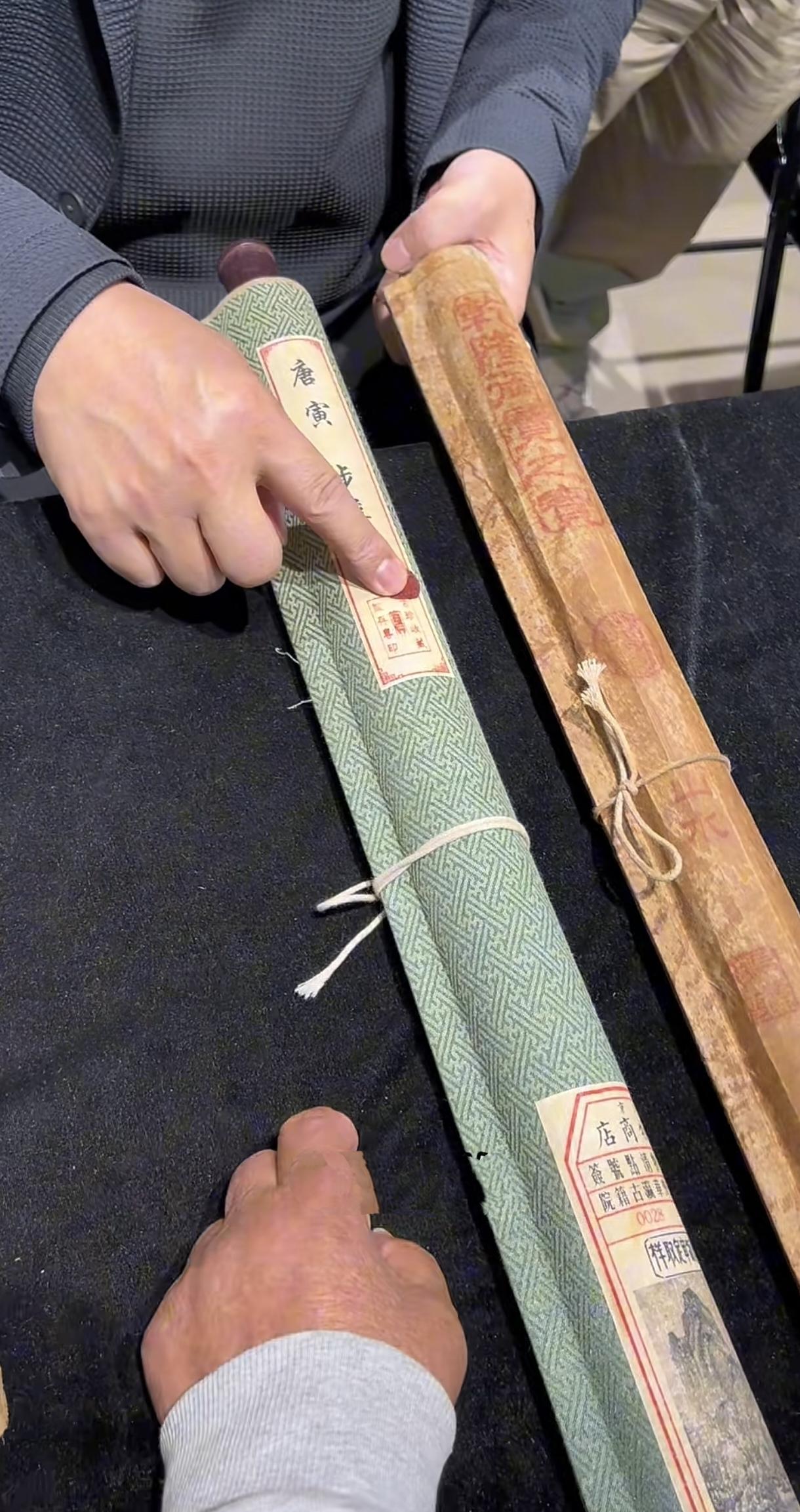 专家就是专业，人家没打开过，从外面就一眼看出假。造假，是印刷，连工艺品都不算。现