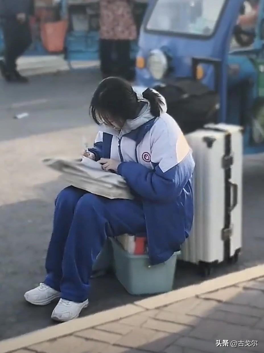 病态亢奋实为双相情感障碍的警示信号：部分青少年在学业压力下出现的“突然开窍”“精