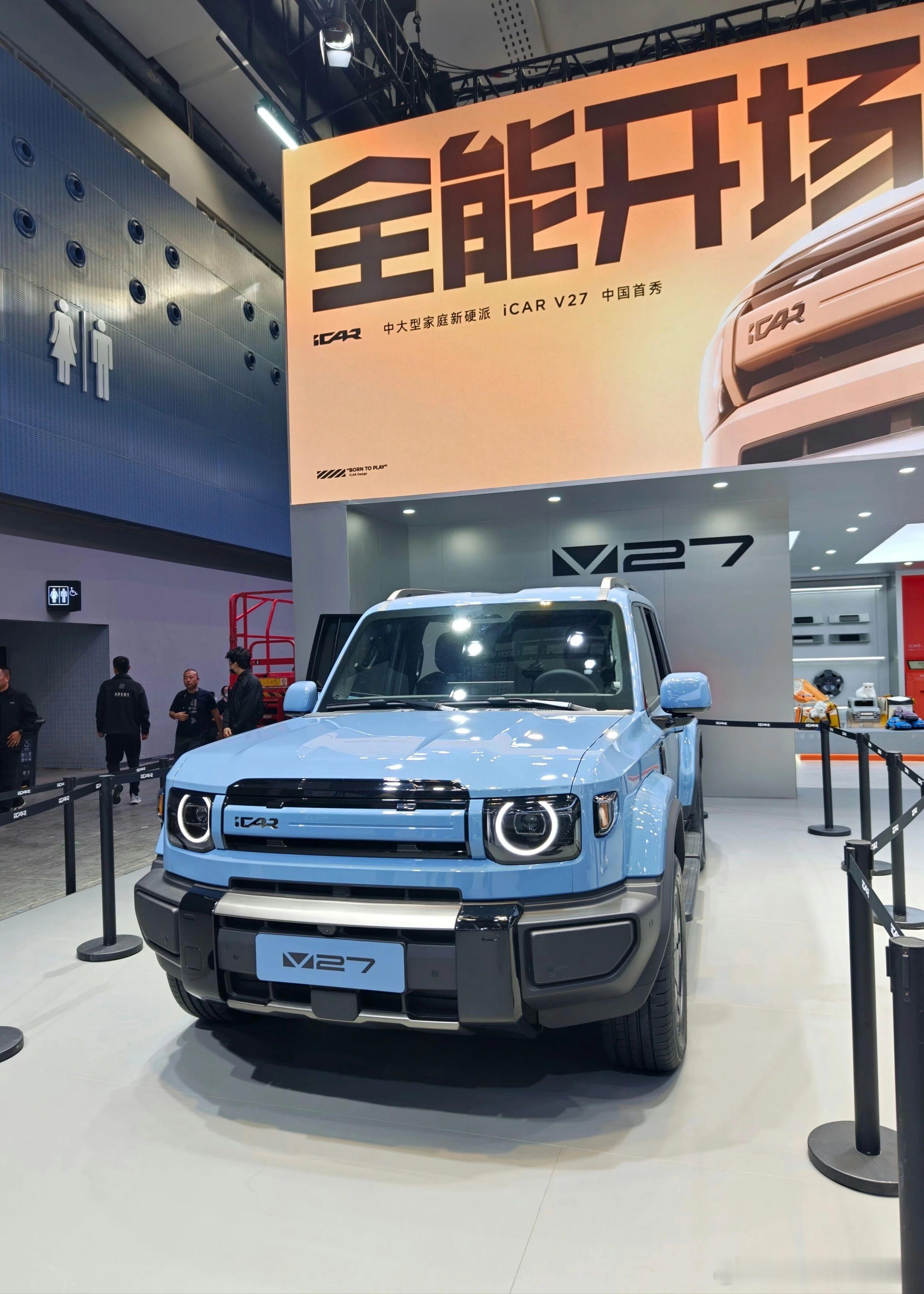 这种80%以上致敬路虎卫士、天窗学习掷弹兵、侧面和方向盘又有揽胜影子的设计，是汽