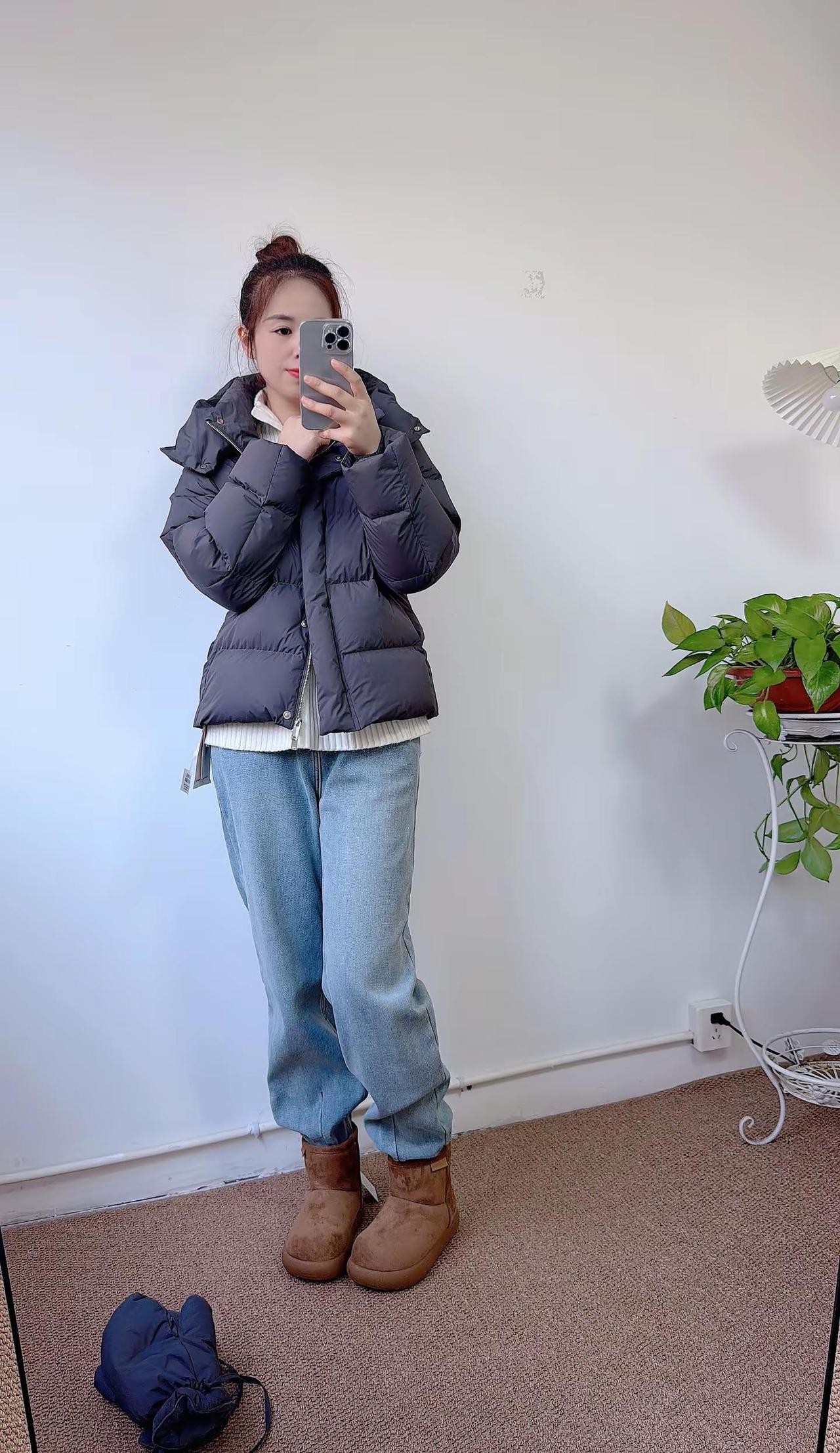 @原歌时装 原歌家爆款手套鹅，很多姐妹在等的，可以去拍了，版型超正，上身很显瘦，