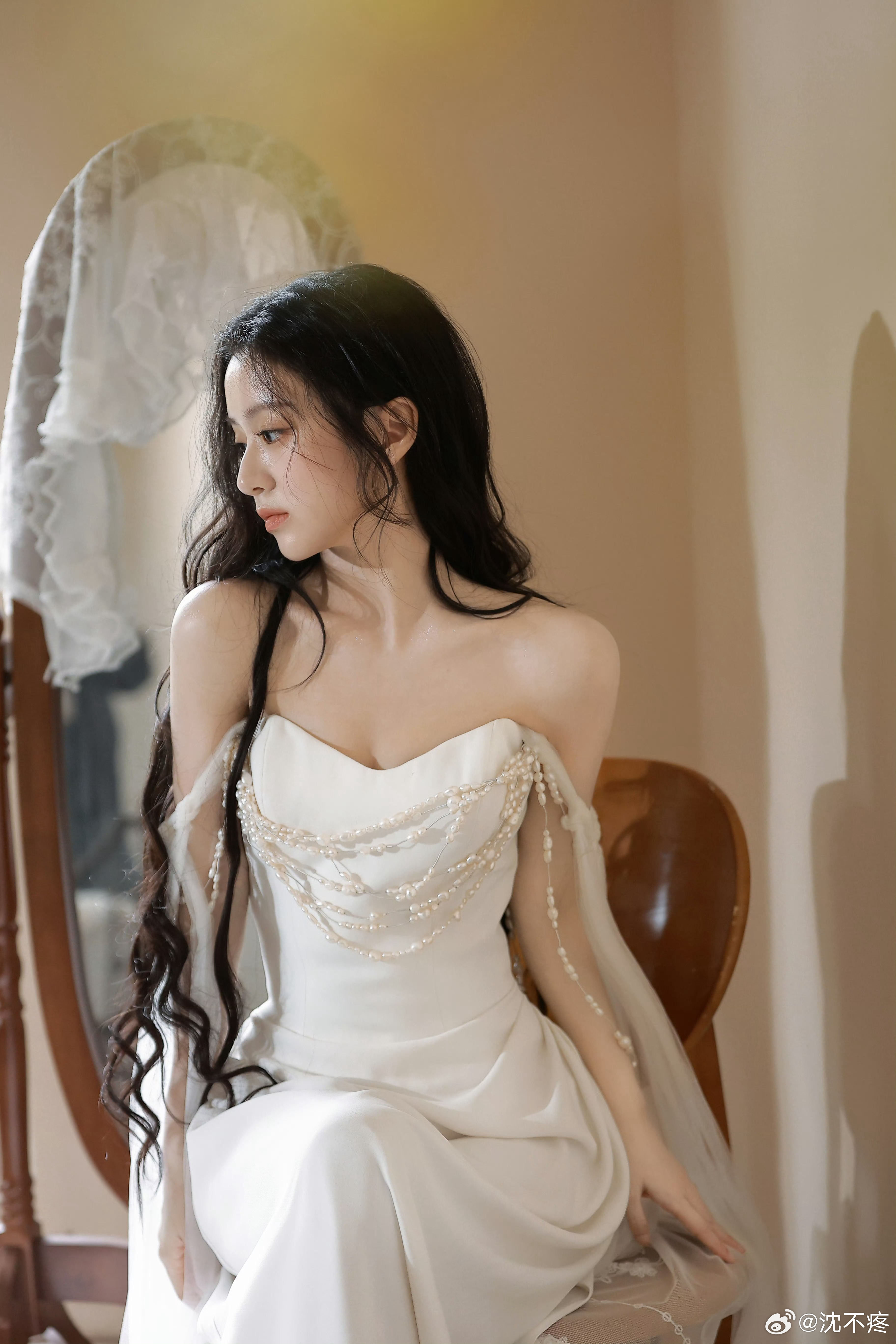 包上恩海藻般的长发具象化清纯和妩媚同时出现在一个人身上这是多致命的诱惑！换条鱼尾