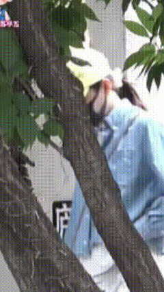 其实这几天还是很担心来着 看见姐的状态挺好我就放心了 这大摇大摆的姿势[二哈] 
