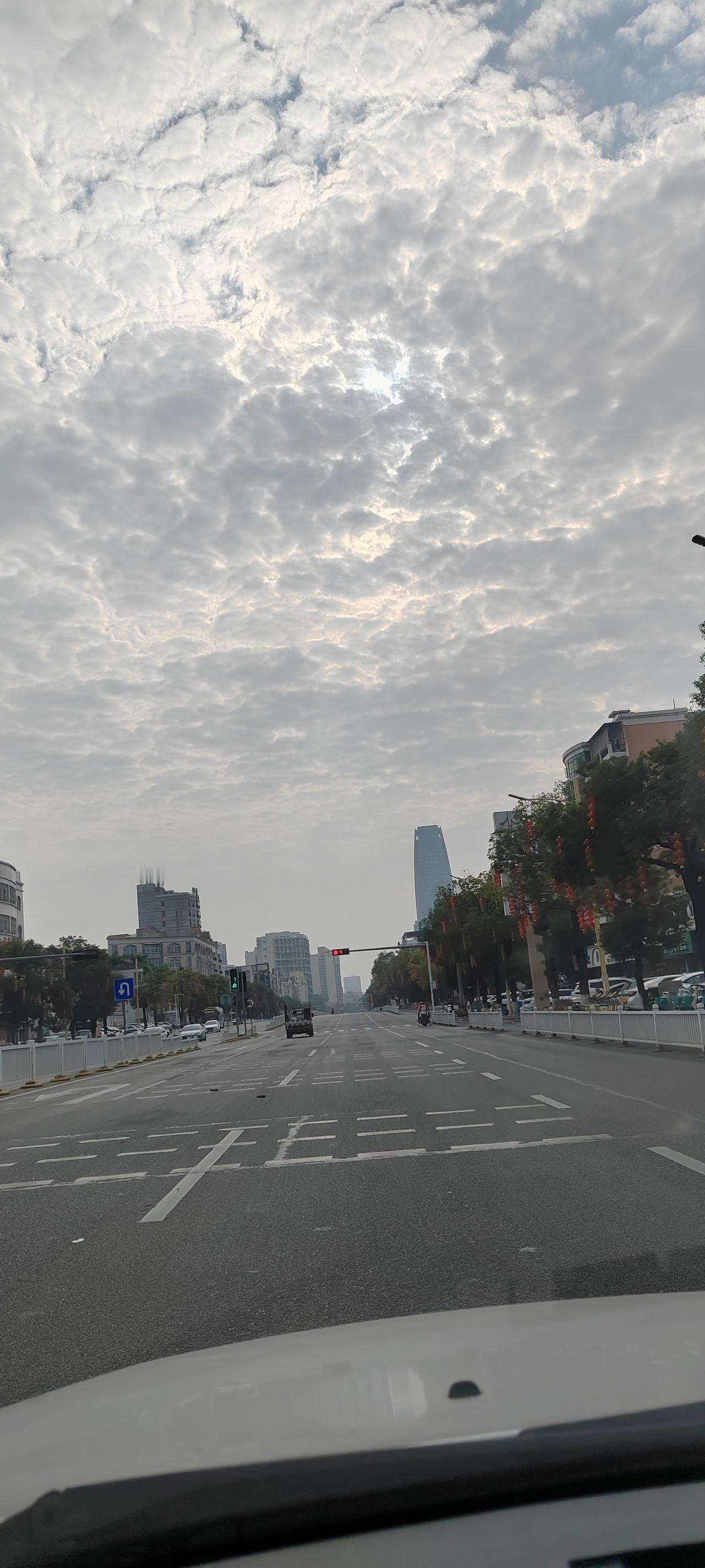 对城市人口的多少，如果站在我们服务行业的生意人角度，是希望人越多越好，希望自己的