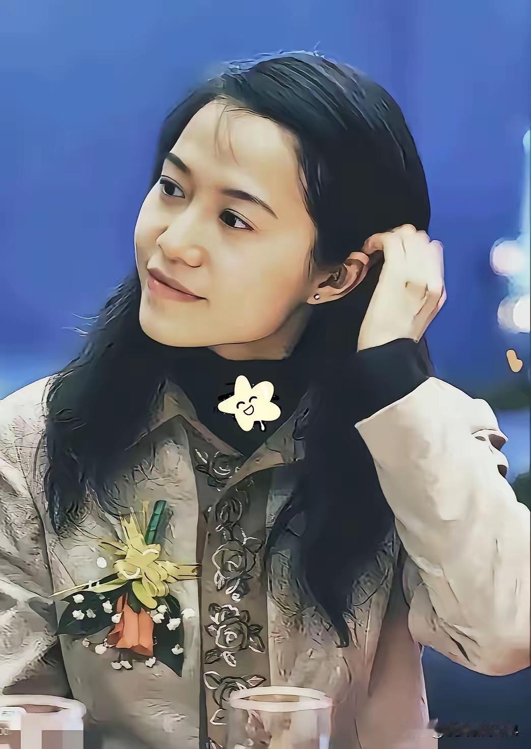 杨振宁先生去世20多天后，翁帆女士就搬离了同住21年的清华园家。
很多人说她心狠