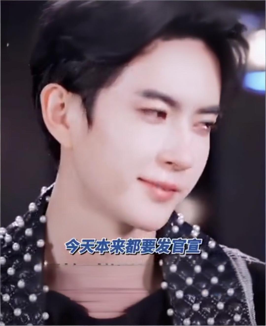 演员于朦胧凌晨两点在北京某小区坠楼身亡，本来今天是他新剧官宣的日子，制作公司刚和