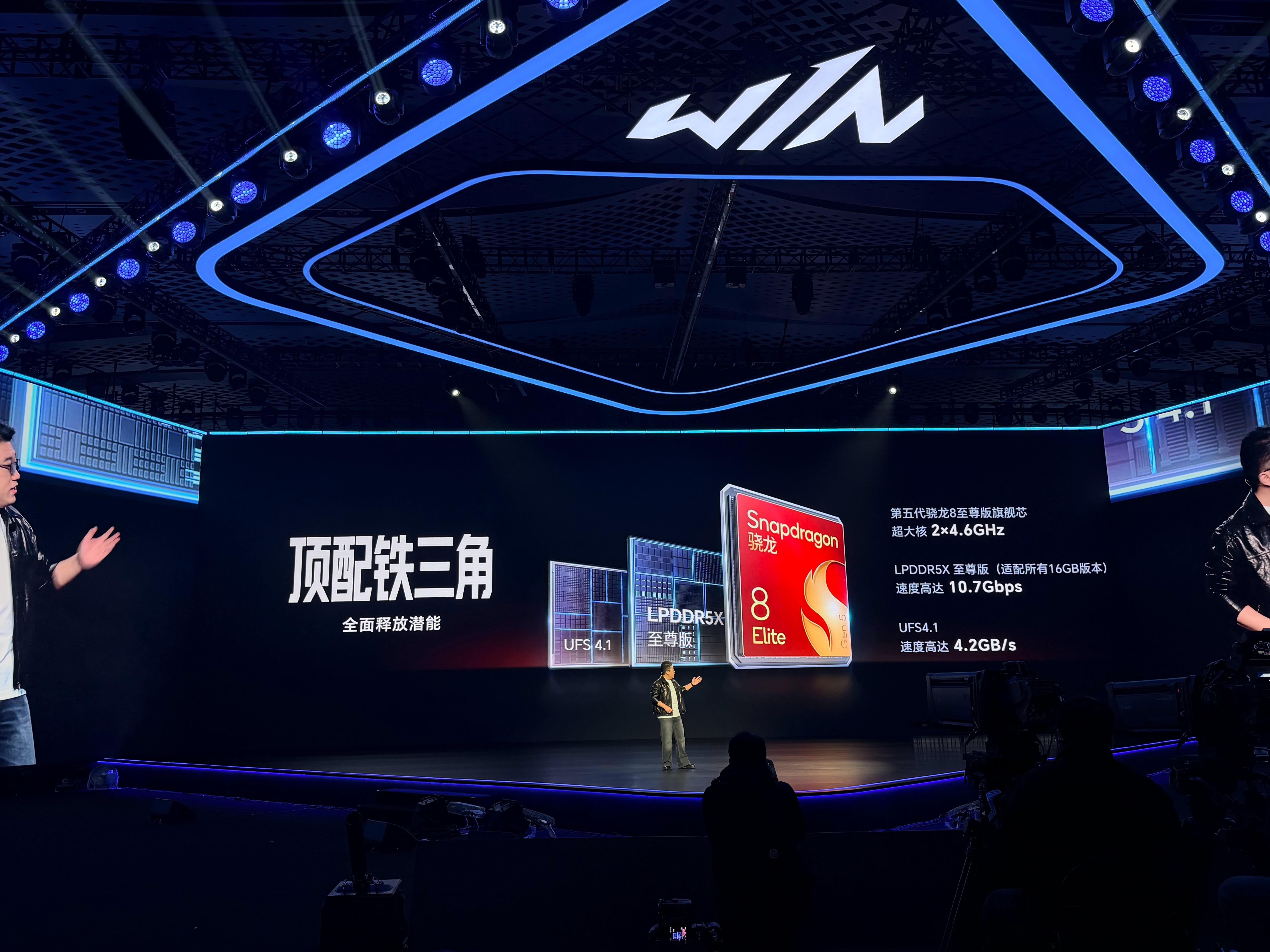 聊聊这台荣耀WIN，参数确实挺顶的。骁龙8至尊芯配上顶格的内存闪存，性能根本不用