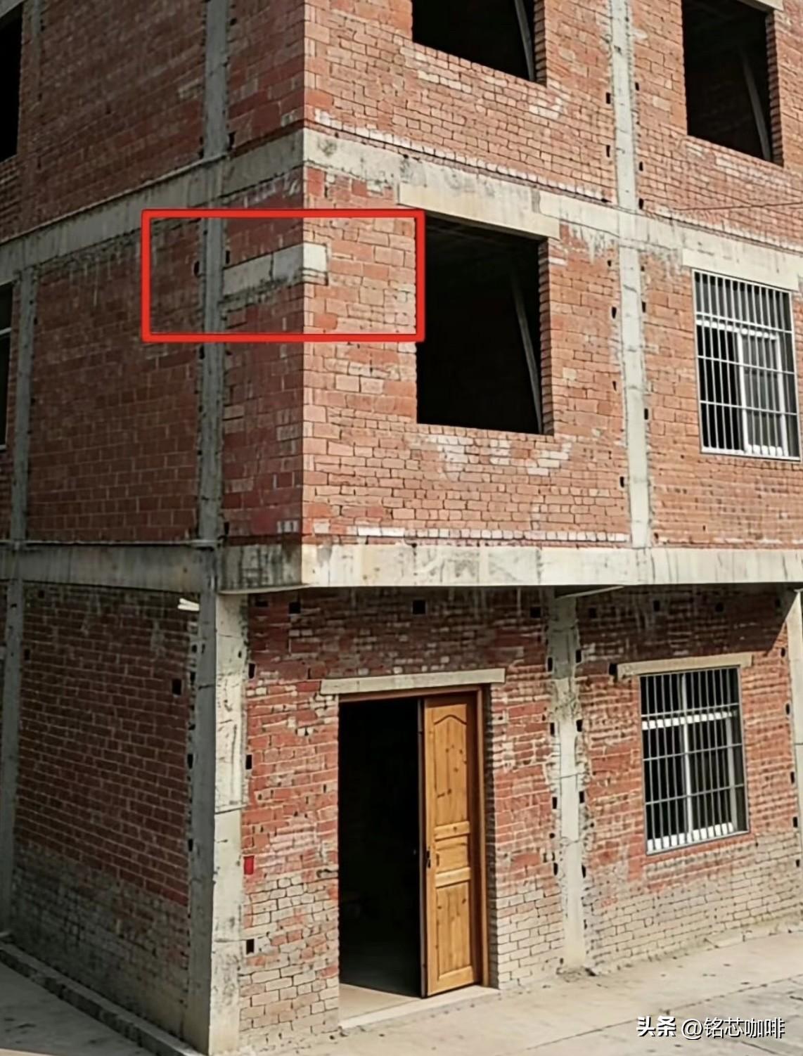 大家看看，这房子🏠
非要做成双悬挑梁结构。
双悬挑梁，有必要吗⁉️
