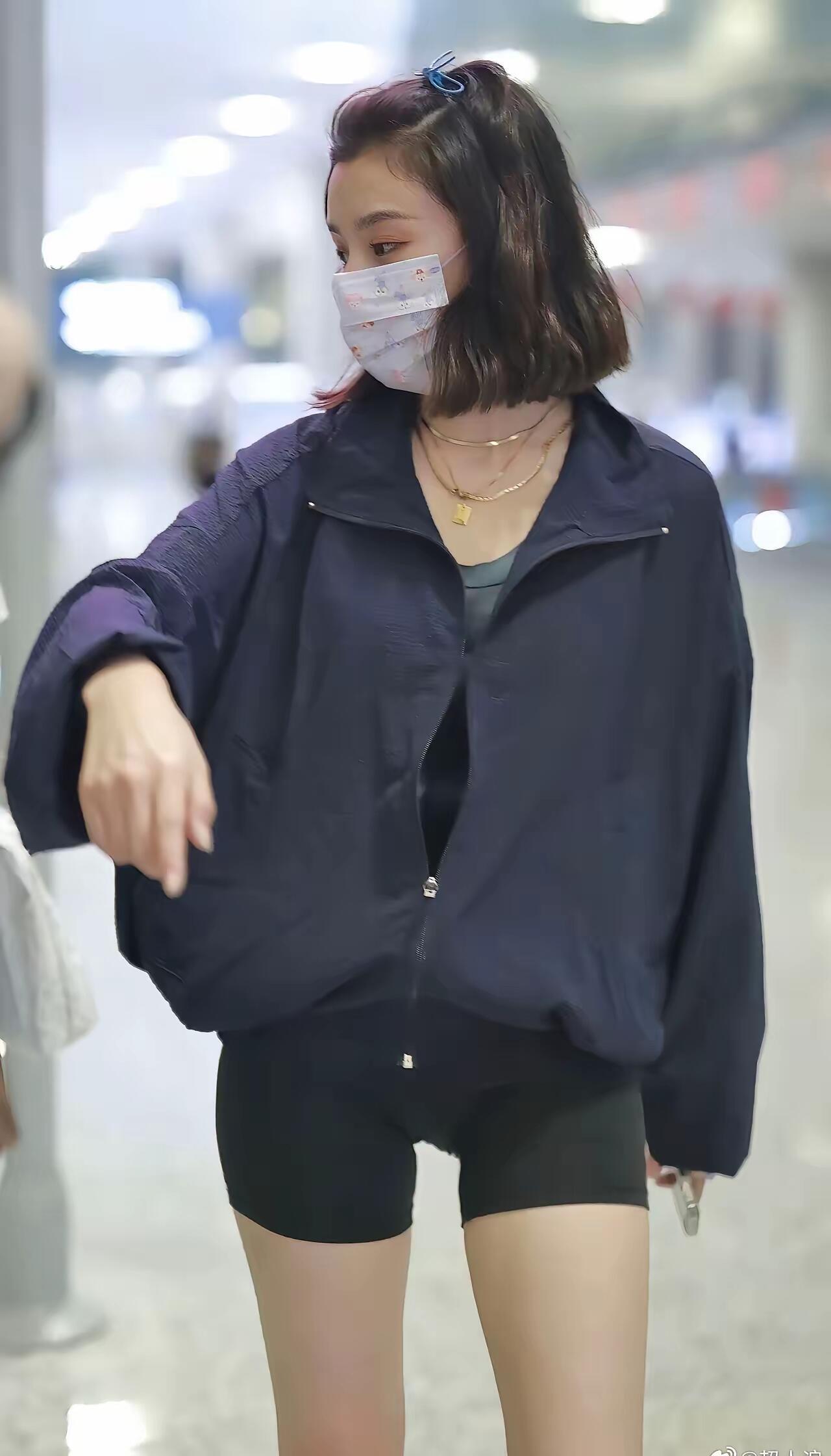宋祖儿机场路透 