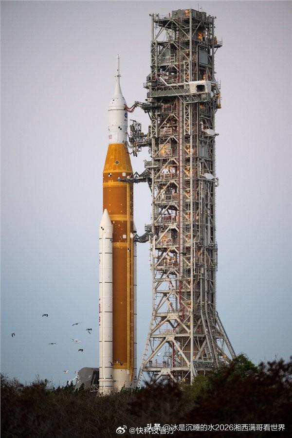 美国人要重返月球！阿耳忒弥斯2号绕月火箭就位：瞄准4月1日发射！
美国NASA航