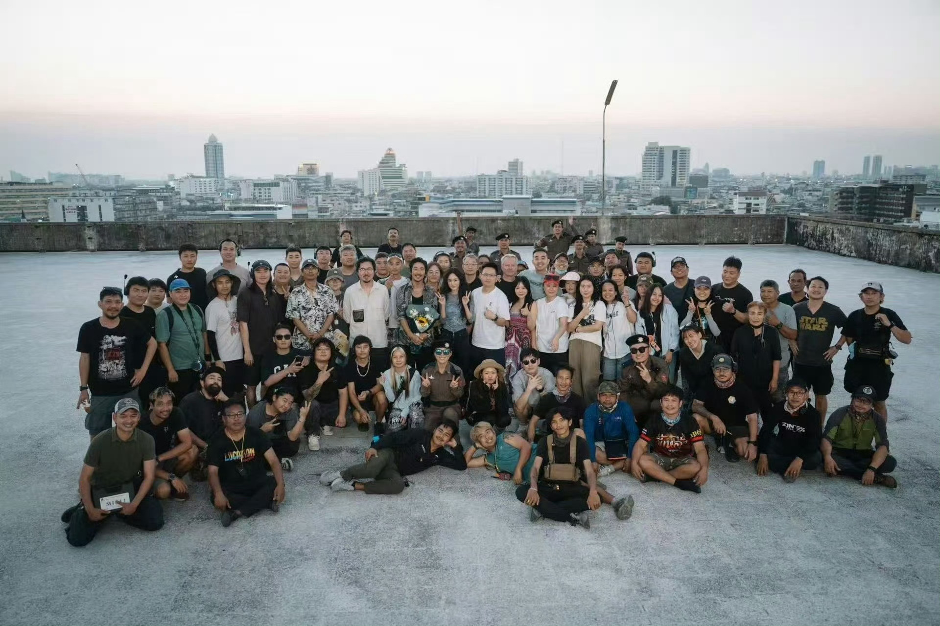 杀青合照都来了，我的杀青特辑还会远吗😭期待值拉满，坐等上线！刘诗诗回应杨幂祝福