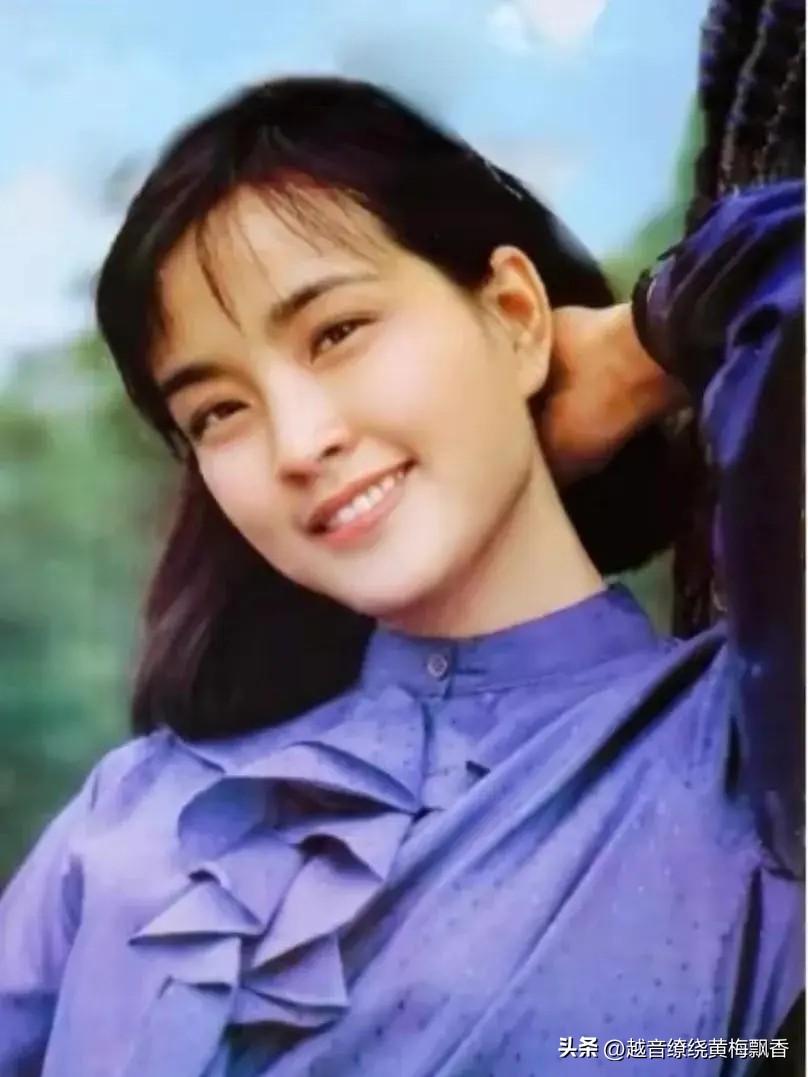 演员王福友在其社交平台透露，去年观看综艺节目《一路繁花》时，刘晓庆曾提及自己差点