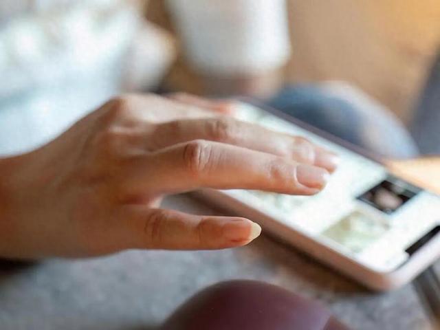 “73187.73元到账！”女子突然收到一条短信怀疑是诈骗，结果反转