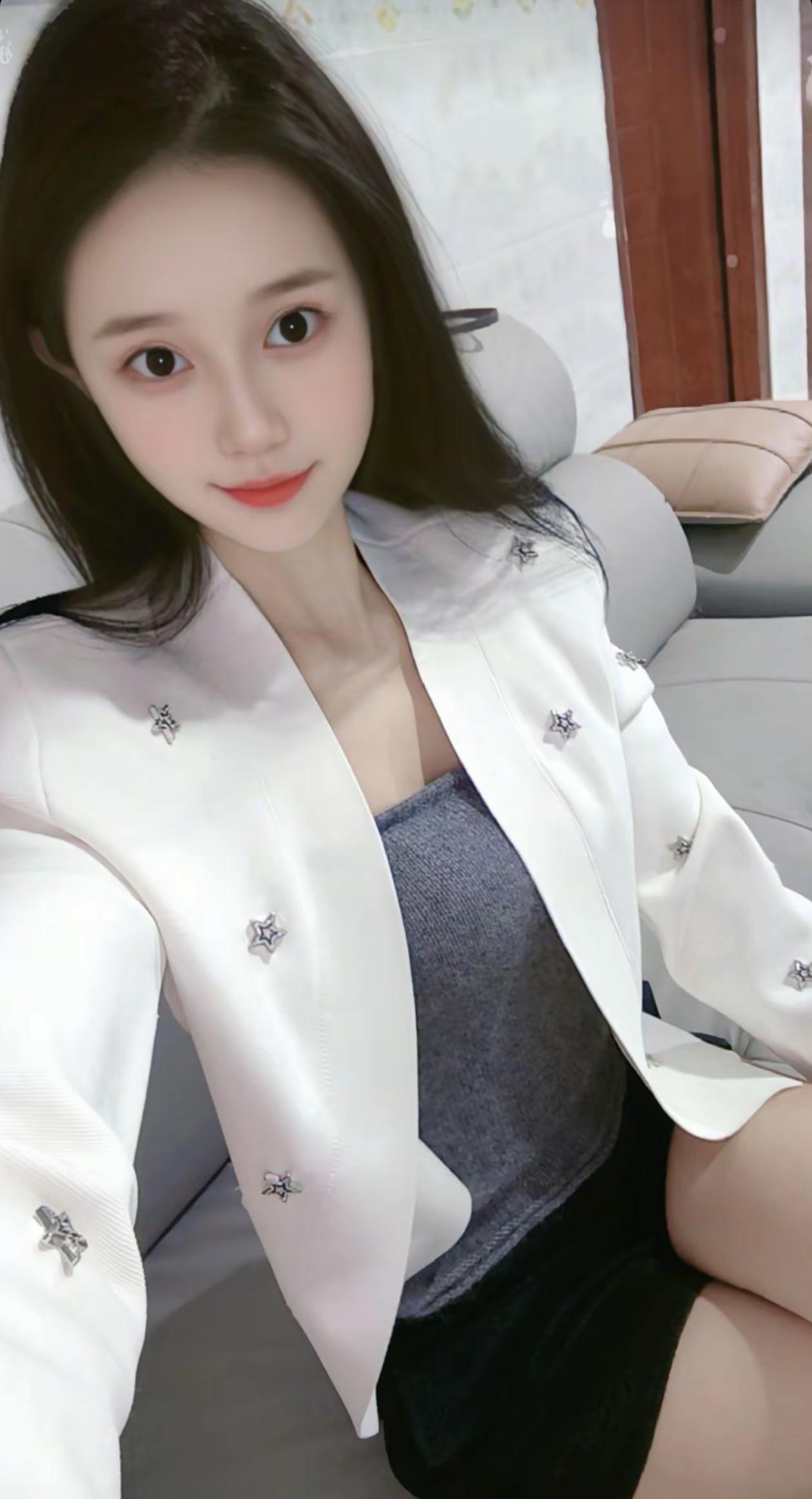 优雅白西装搭配，轻松出街，自信满满！👗✨