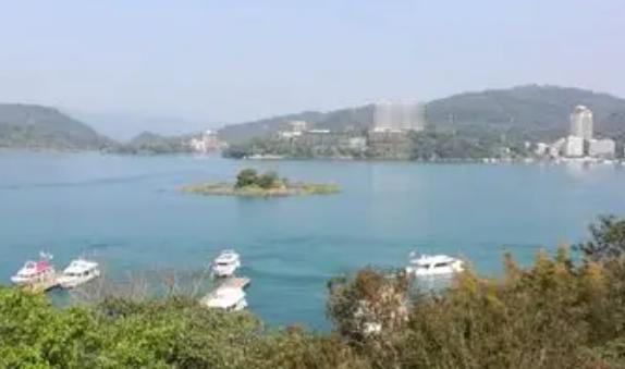 台湾问题再拖下去，美国驻军了，日本驻军了，英法印澳这些列强都来驻军了。
7月23
