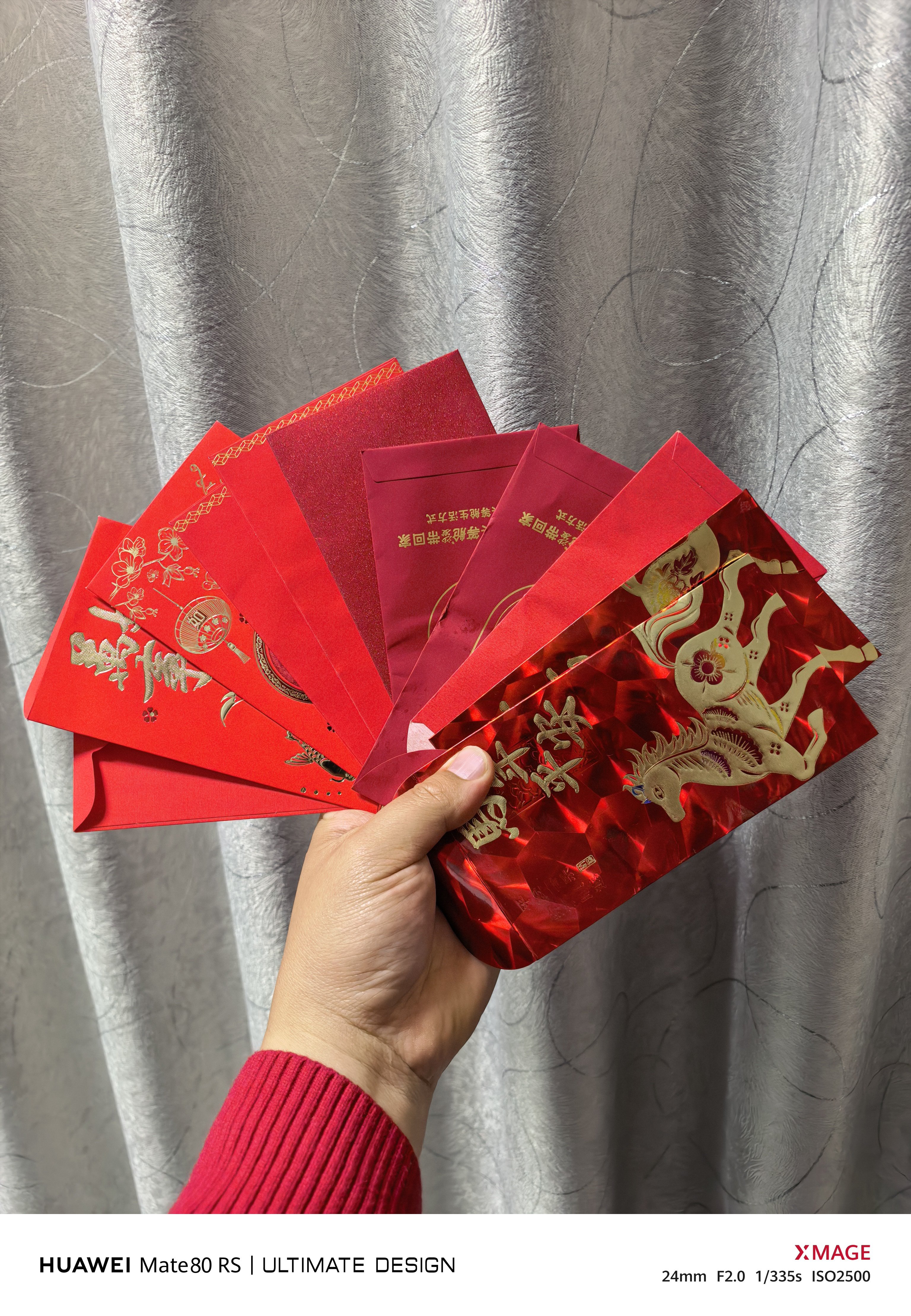 我们家两公子过年的收获赚了点。 