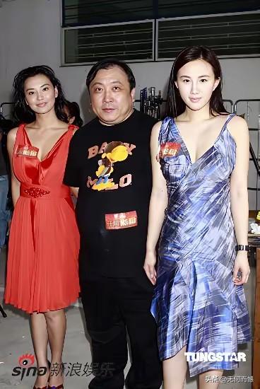 这个导演很是富态，虽然他长得很胖，但是人还是比较帅气的，浓眉大眼，天庭饱满，地阁