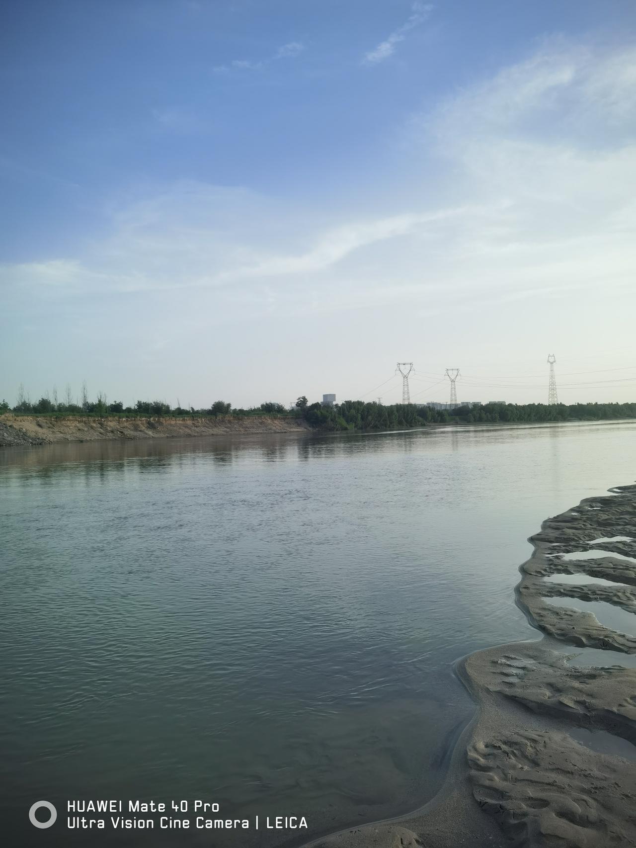 元亨探访！静静渭河与繁忙的福银高速、西兰高铁，形成了鲜明对比，由此可见西安经济繁