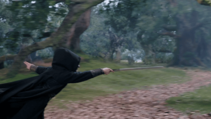 任嘉伦在《凤凰台上》的2分钟打戏，每一帧都是视觉盛宴！挽剑花尽显潇洒，背刀对战凸