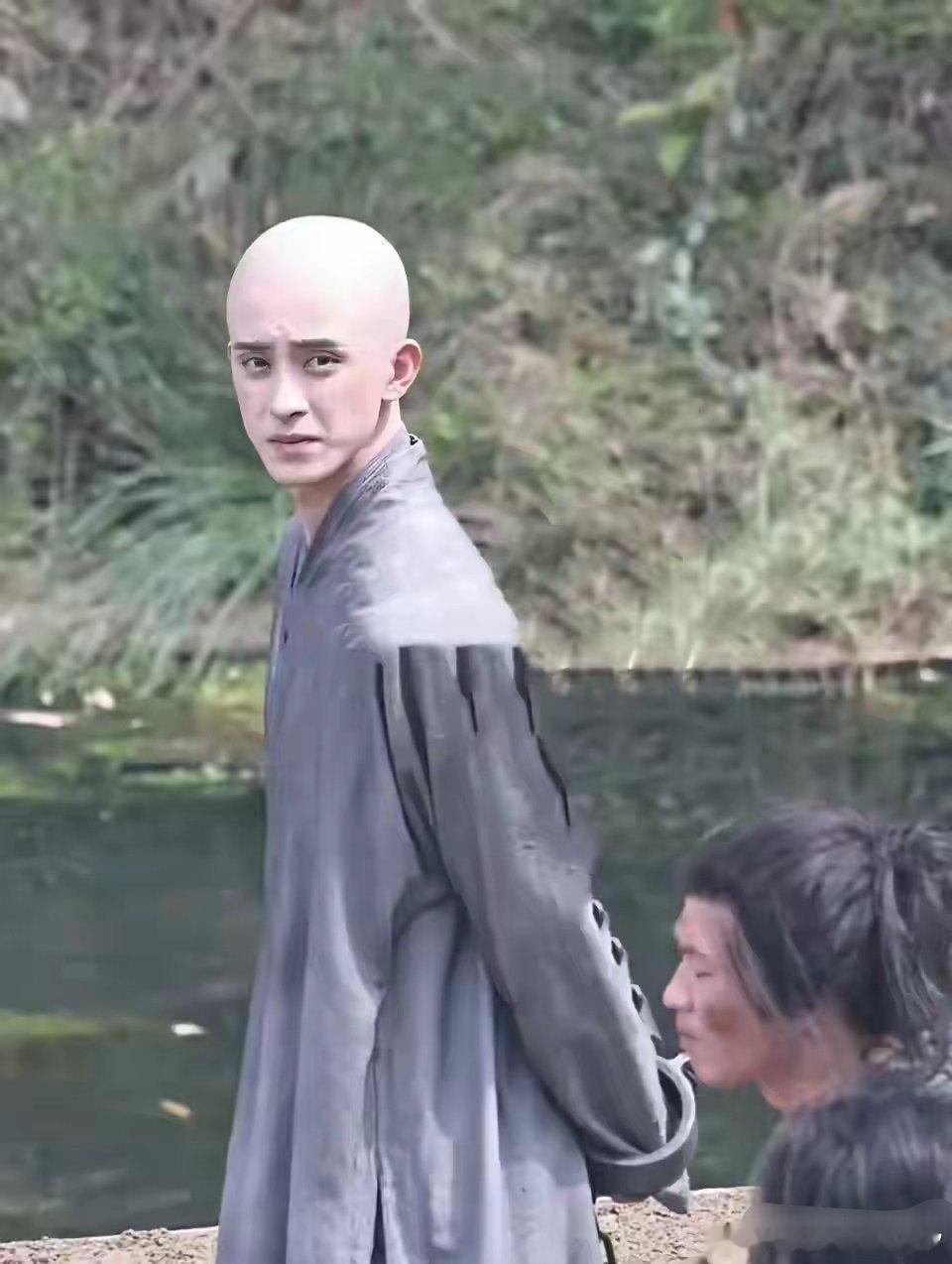 剃个头很难吗？剃个光头都不肯，拍什么剧？ ​​​