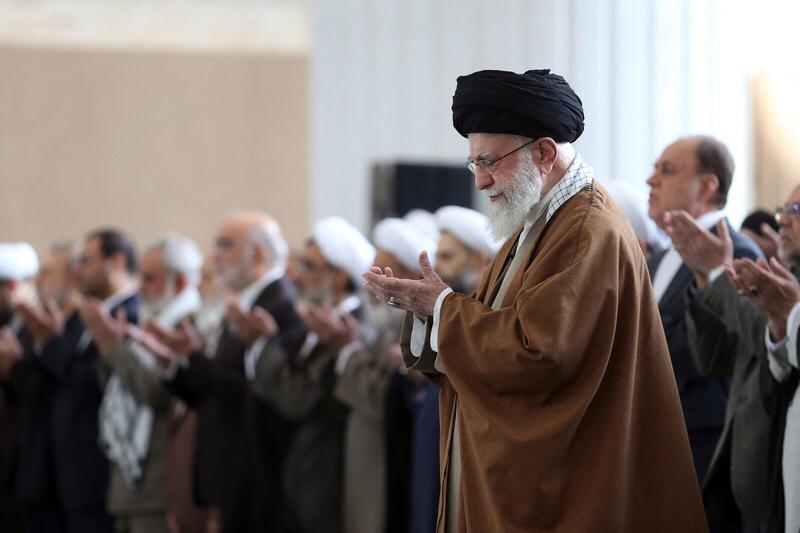 当前国际社会对伊朗问题的看法呈现三大阵营分化：美西方坚持极限施压，地区国家呼吁缓