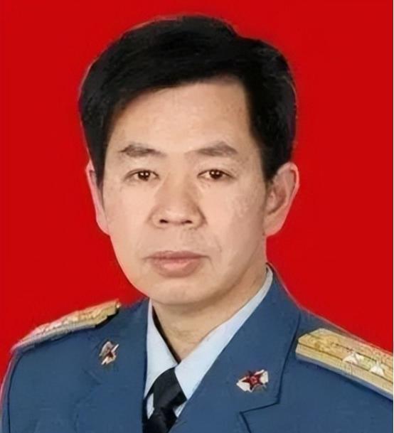 中国人思想固执迂腐，总是在纠结谁先开第一枪。

1937年7月的北平城外，卢沟桥