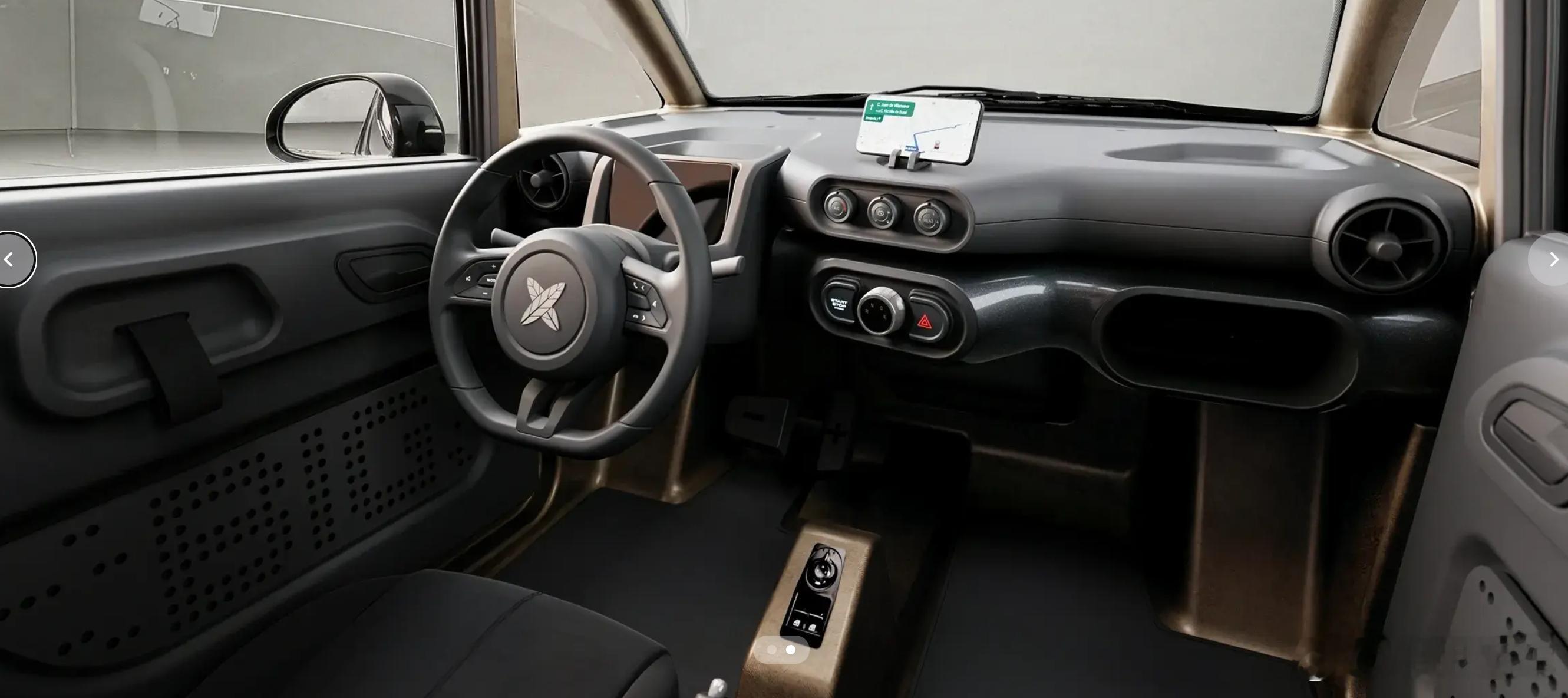 看logo，简直就是胖版小鹏 