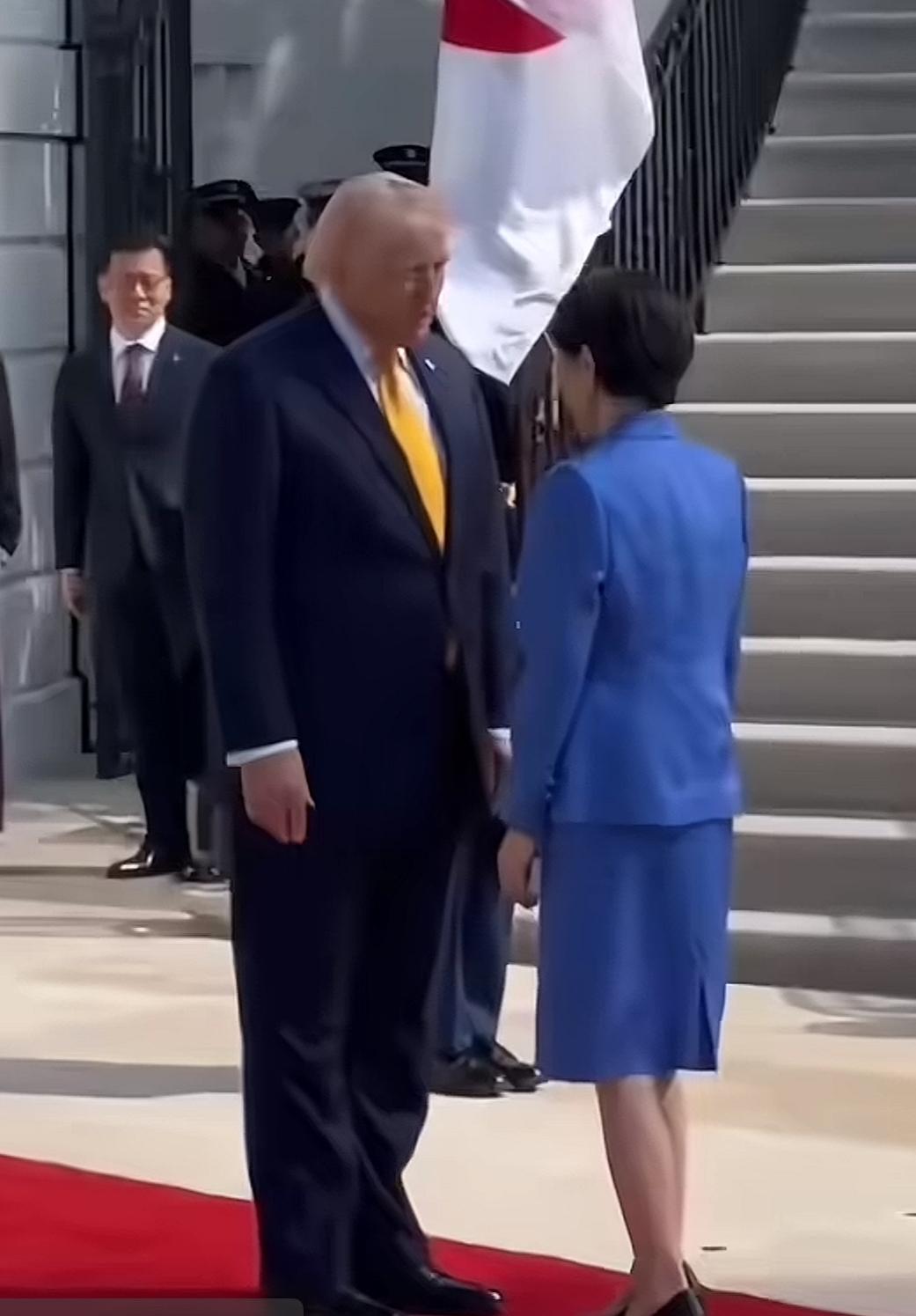 依依惜别，只差一吻