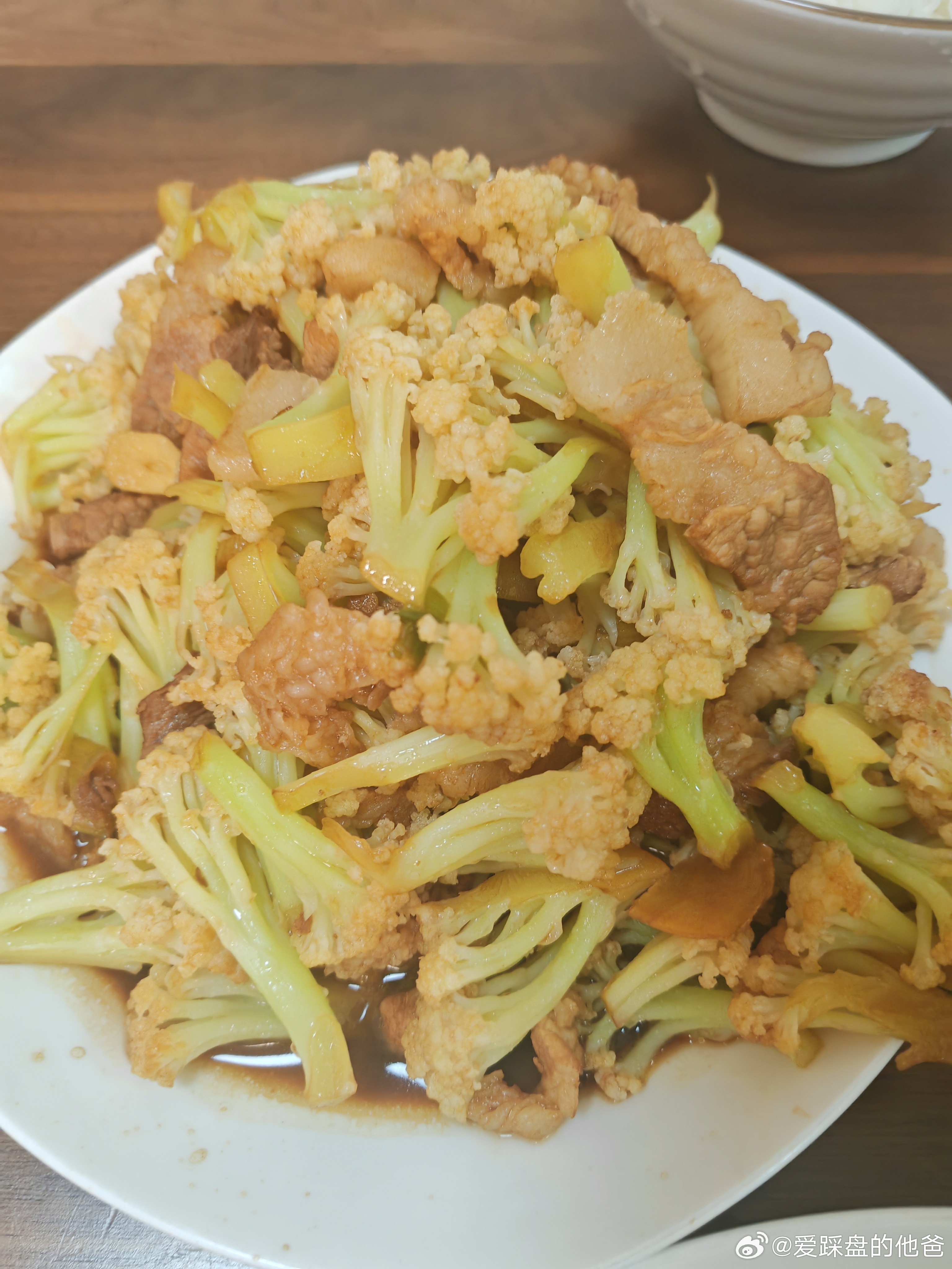 开饭啦，两菜一汤。你们吃了吗？ 