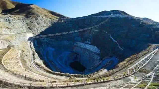 最新国际速报：「致命关链一击」震惊全球，中国这场战仗打的真漂亮。「氧化钇」被中国