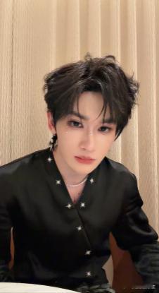 余宇涵直播 每天都能蹲到余宇涵的直播，假期里的陪伴感直接拉满，这么好的小朋友，很