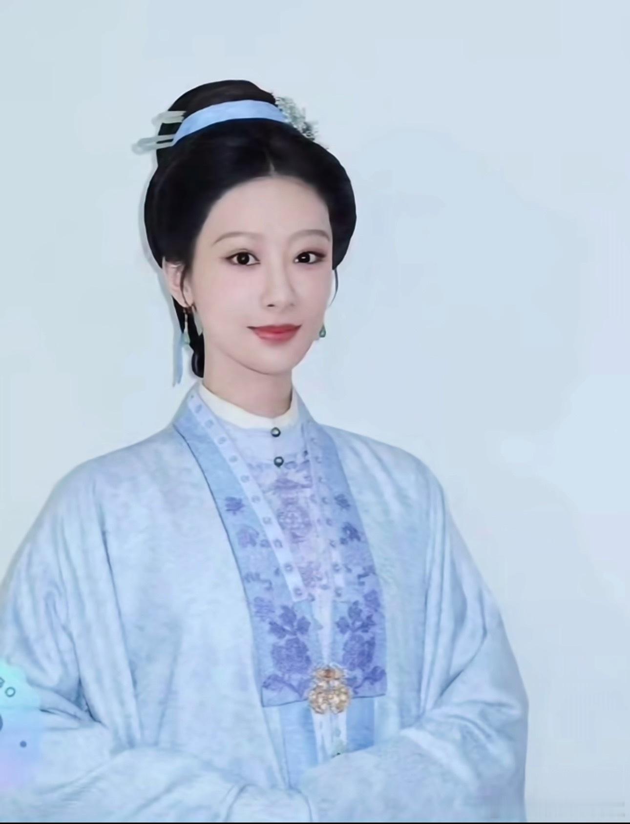杨紫《家业》新造型，明朝的服装是真的好看啊，素素的很清丽 