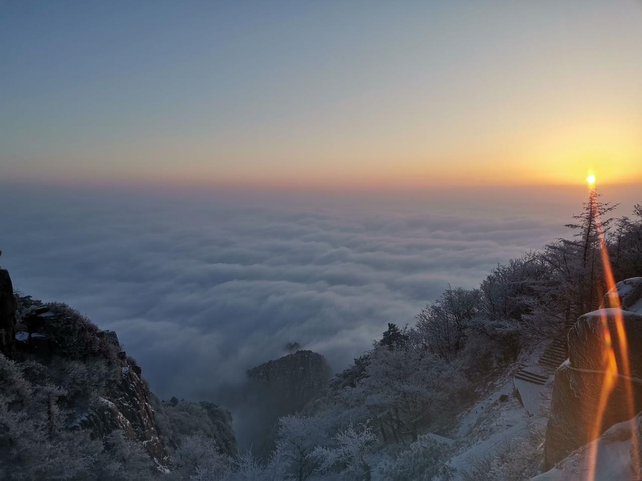 中国名山众多，为什么皇帝却都想去泰山封禅呢？
 
自古以来，人们对名山名水就有一